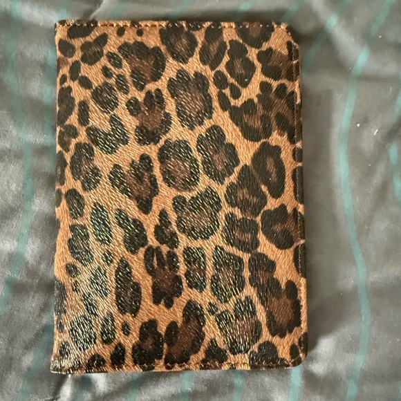 Chic Leopard Print Wallet - Picture 2 of 6